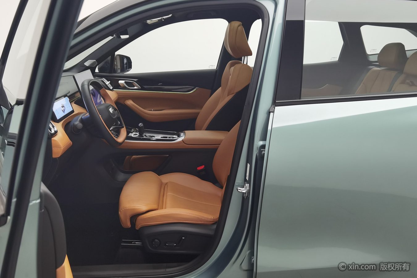 GEELY Boyue L 2025 car image #10