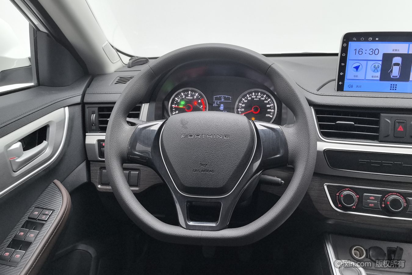 Forthing T5 2024 #11 Forthing T5 2024 изображение автомобиля #11