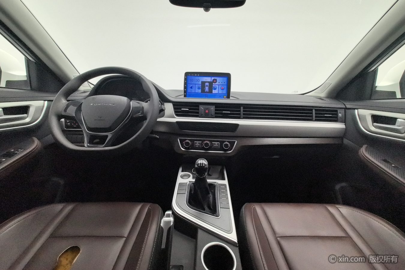 Forthing T5 2024 #12 Forthing T5 2024 изображение автомобиля #12