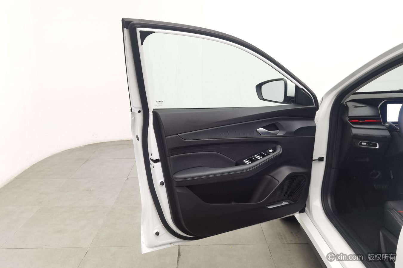 GEELY Binray 2025 car image #8