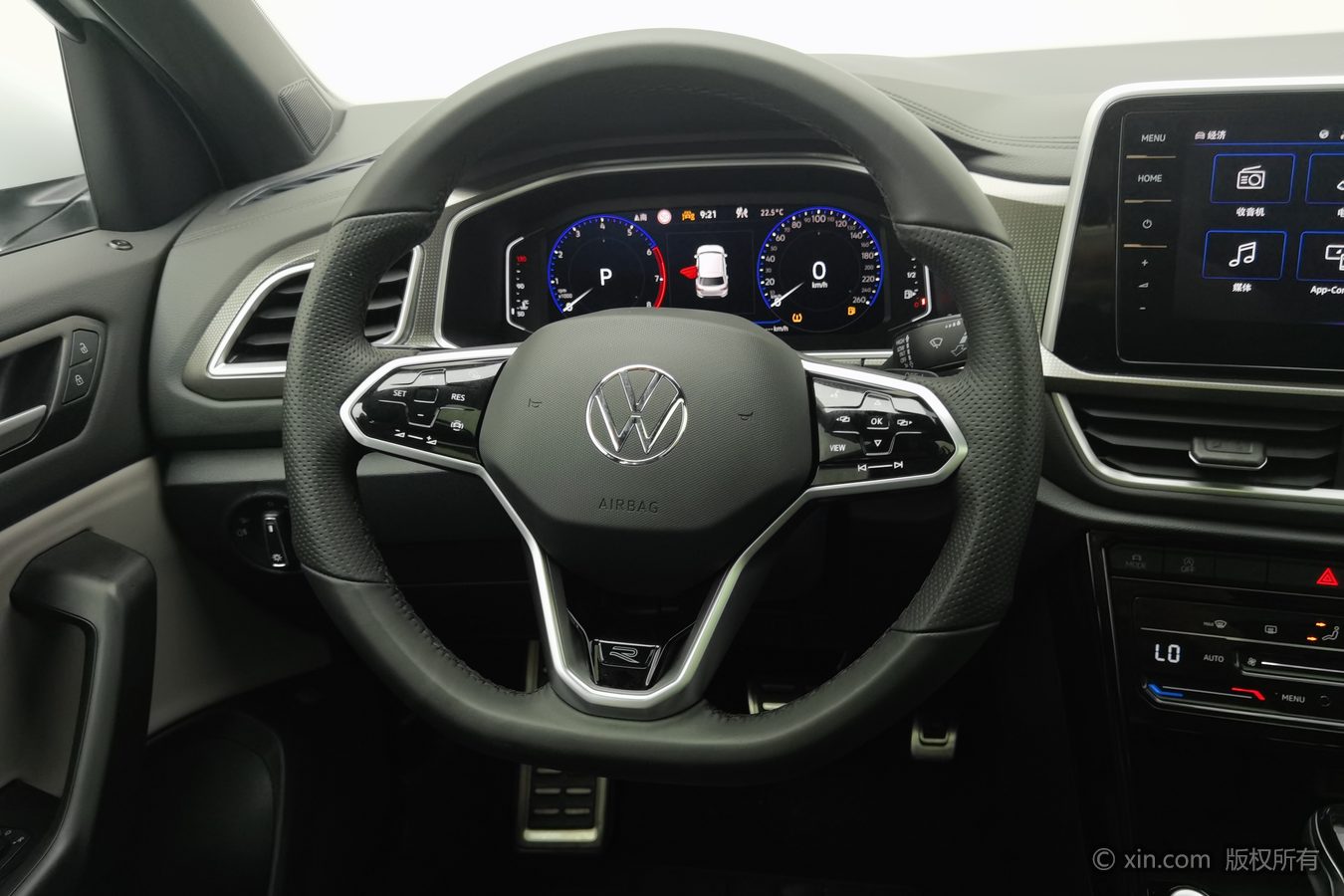 Volkswagen T-Roc 2024 car image #11