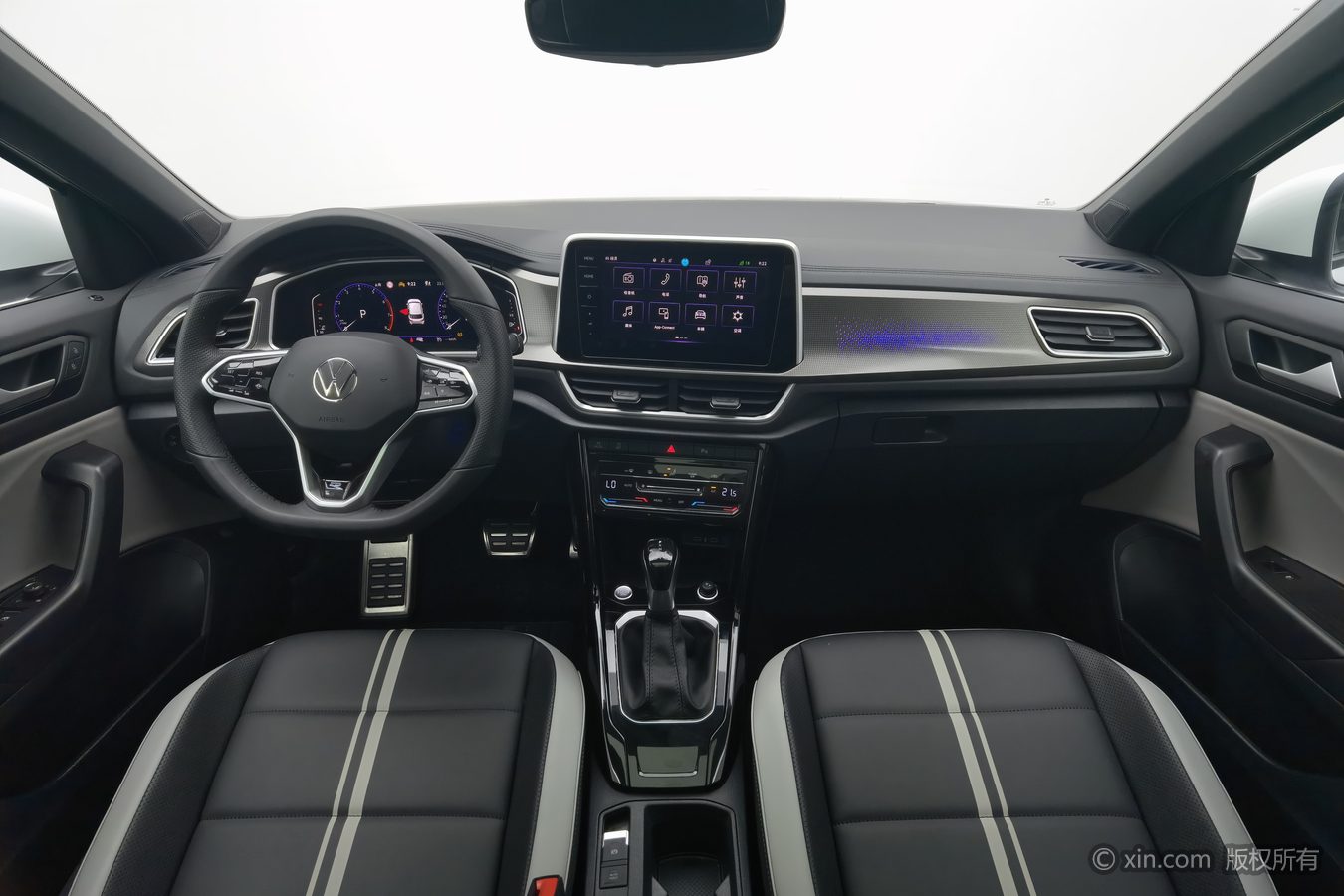 Volkswagen T-Roc 2024 car image #12