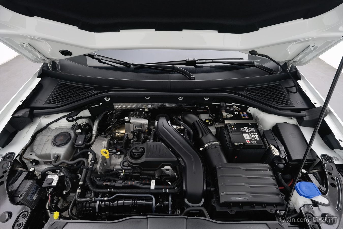 Volkswagen T-Roc 2024 car image #18