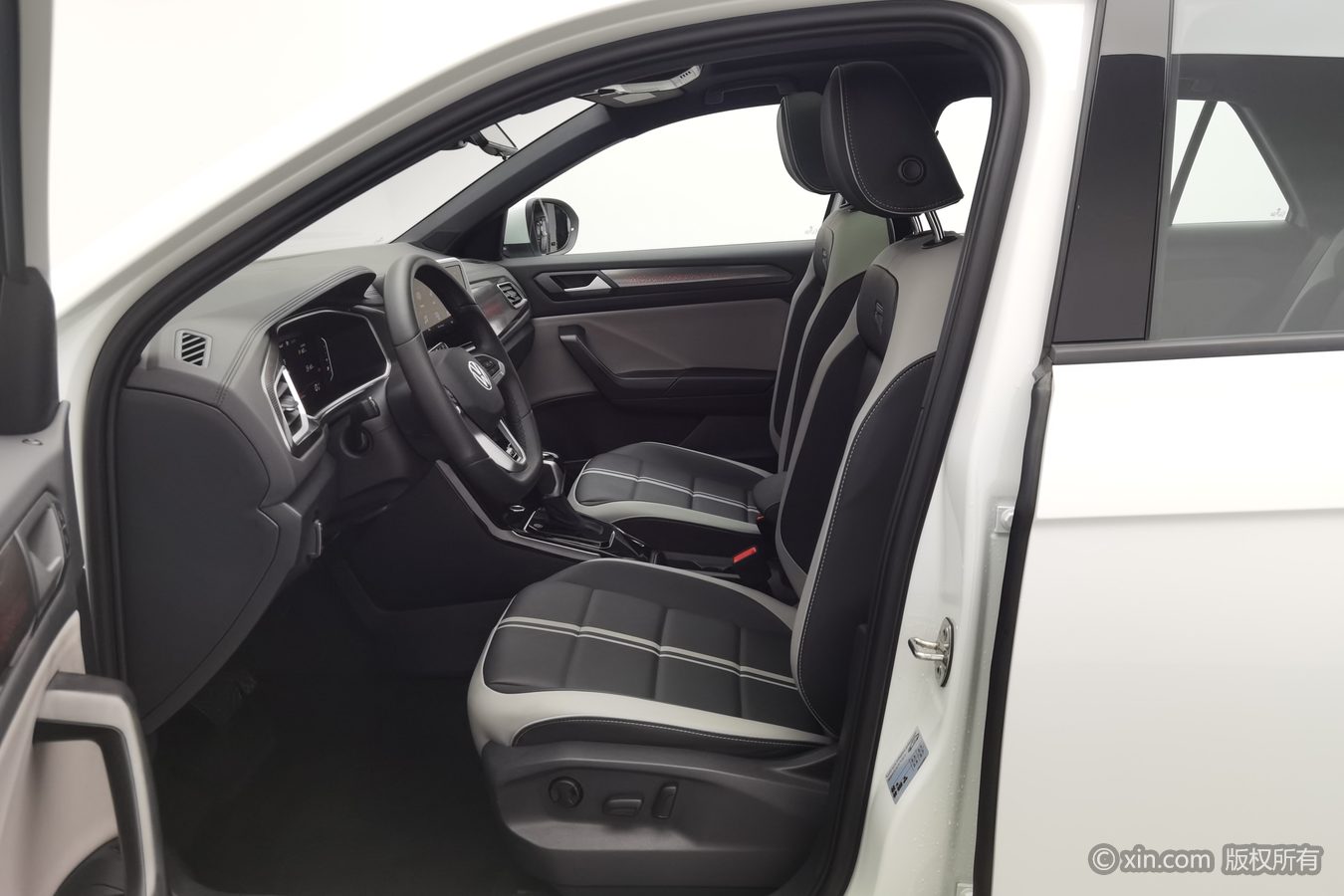 Volkswagen T-Roc 2026 #10 Volkswagen T-Roc 2026 car image #10