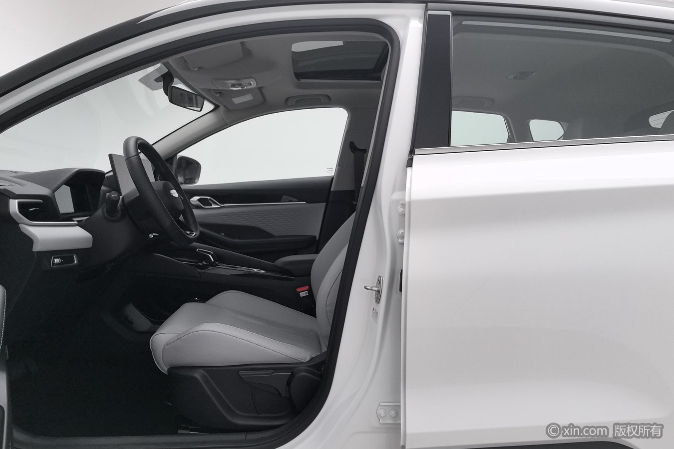 GEELY Coolray 2025 #10 GEELY Coolray 2025 car image #10