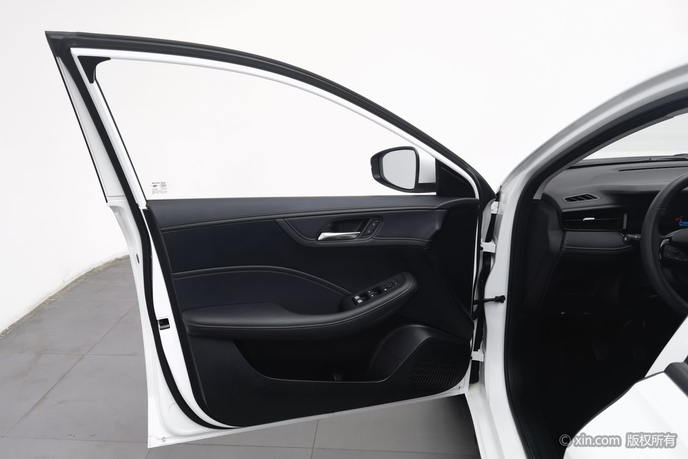 Roewe i5 2025 car image #8