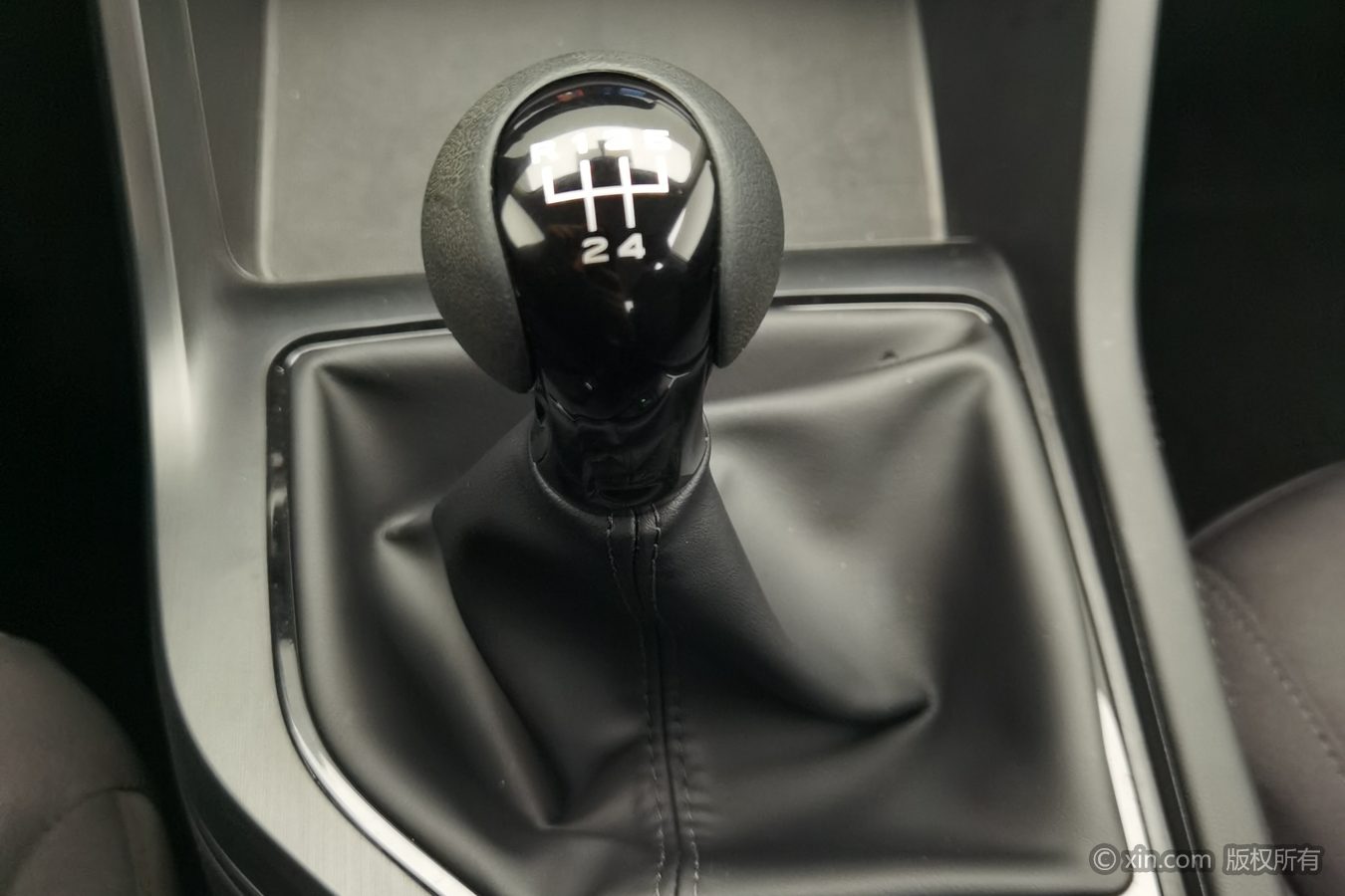 Roewe i5 2024 car image #14