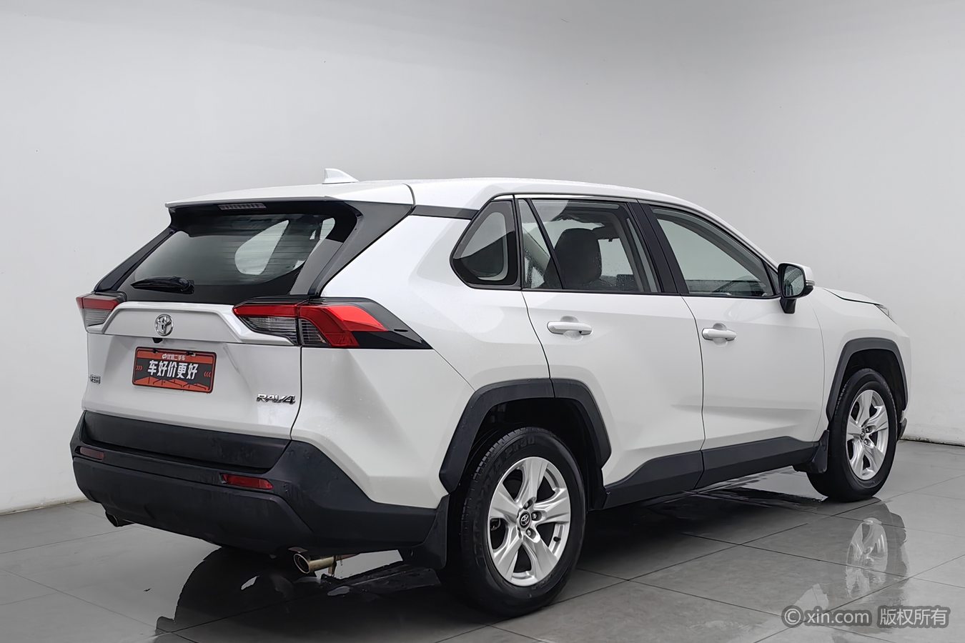 Toyota RAV4 2025 imagen de coche #3