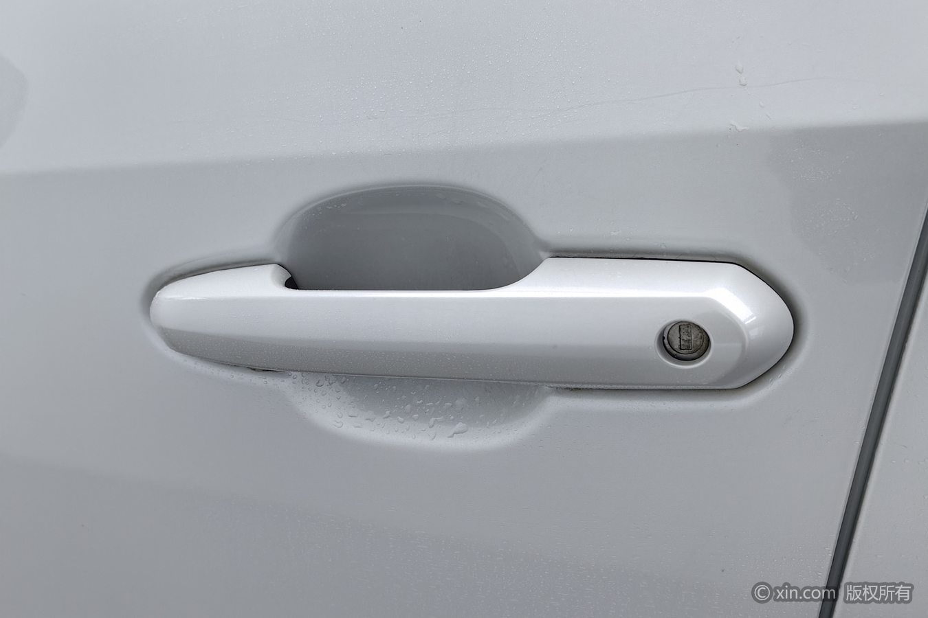 Toyota RAV4 2025 imagen de coche #19