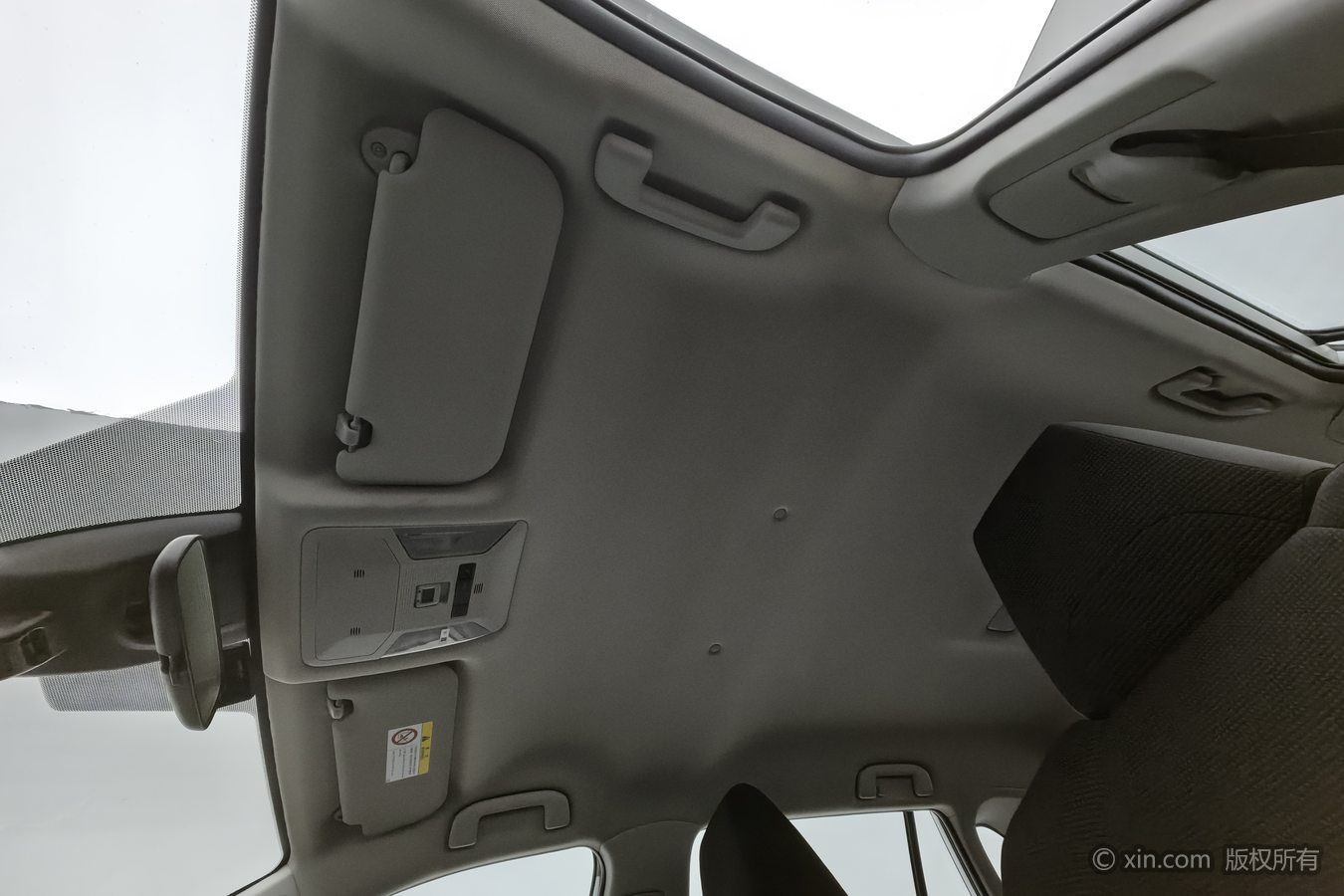 Toyota RAV4 2025 imagen de coche #15