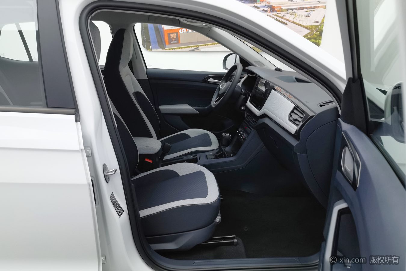Volkswagen Tharu 2025 car image #24