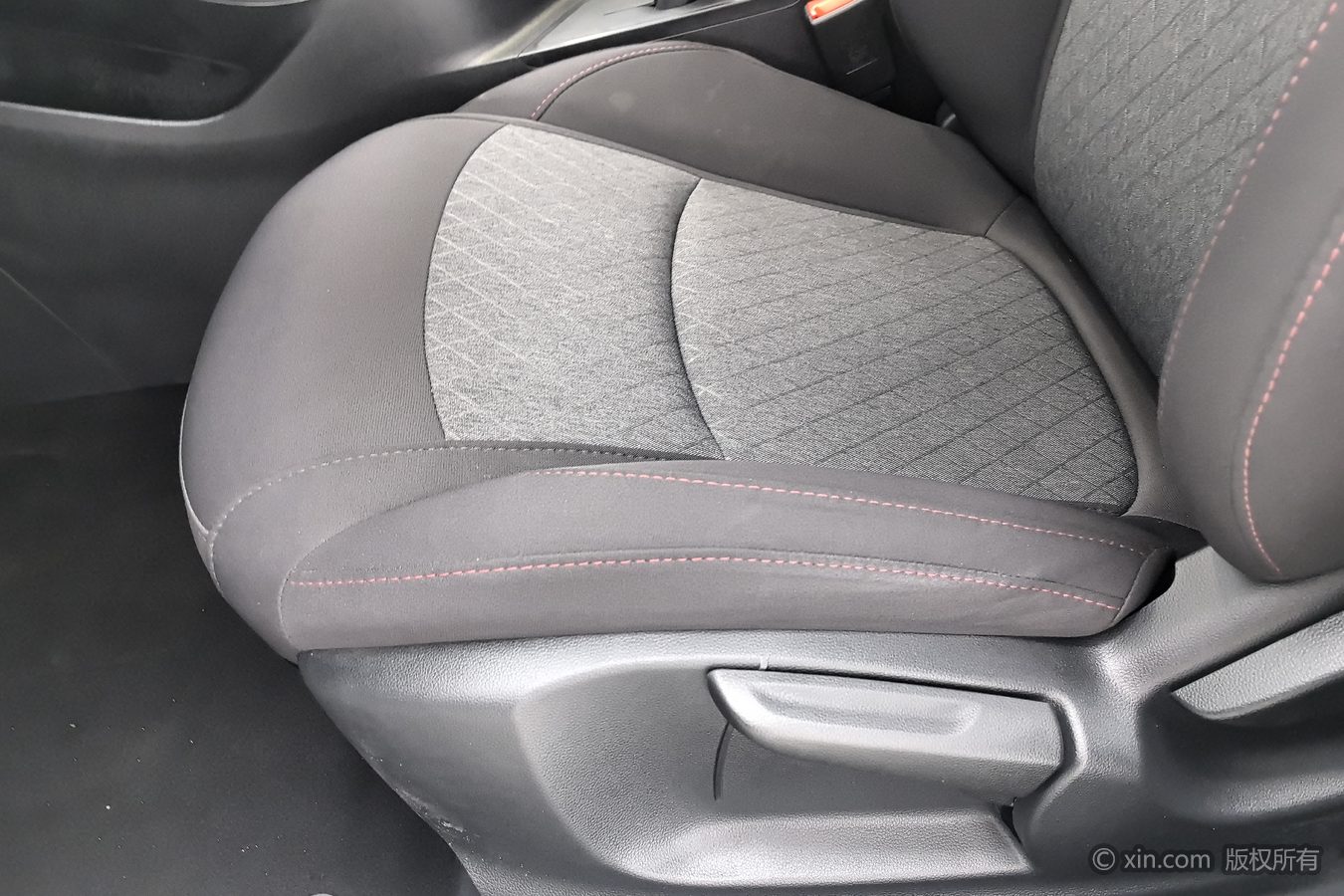 Roewe i5 2025 car image #21
