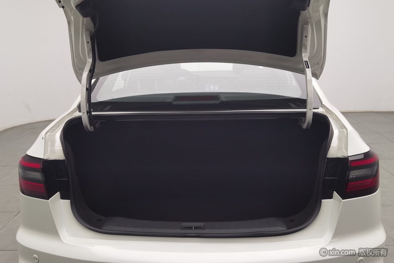 2025 car image #17