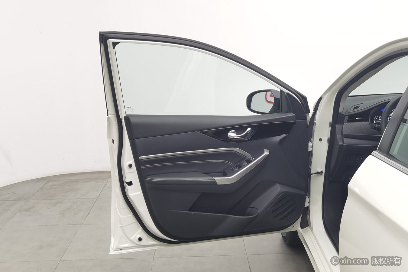 2025 car image #8