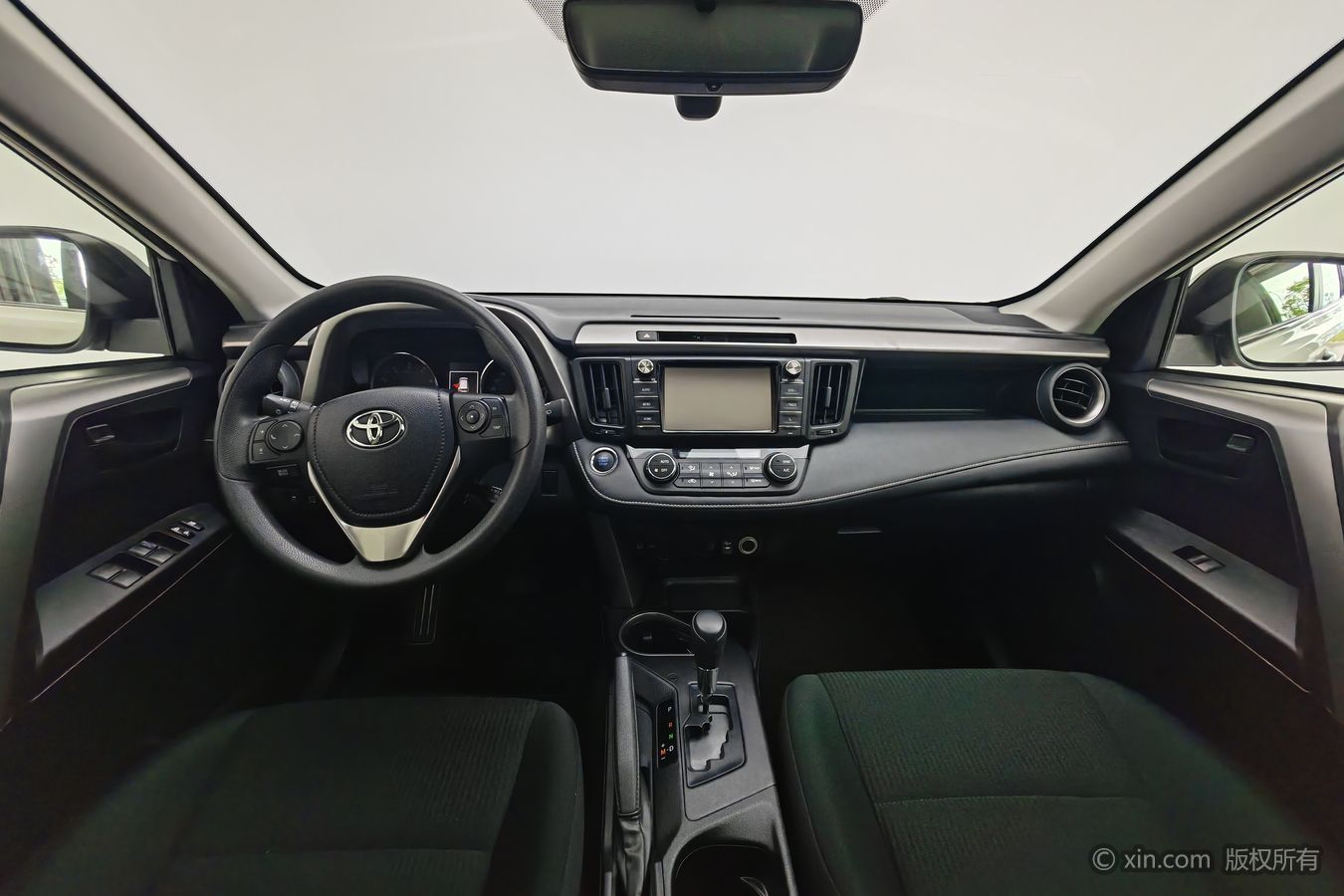 Toyota RAV4 2019 car image #12