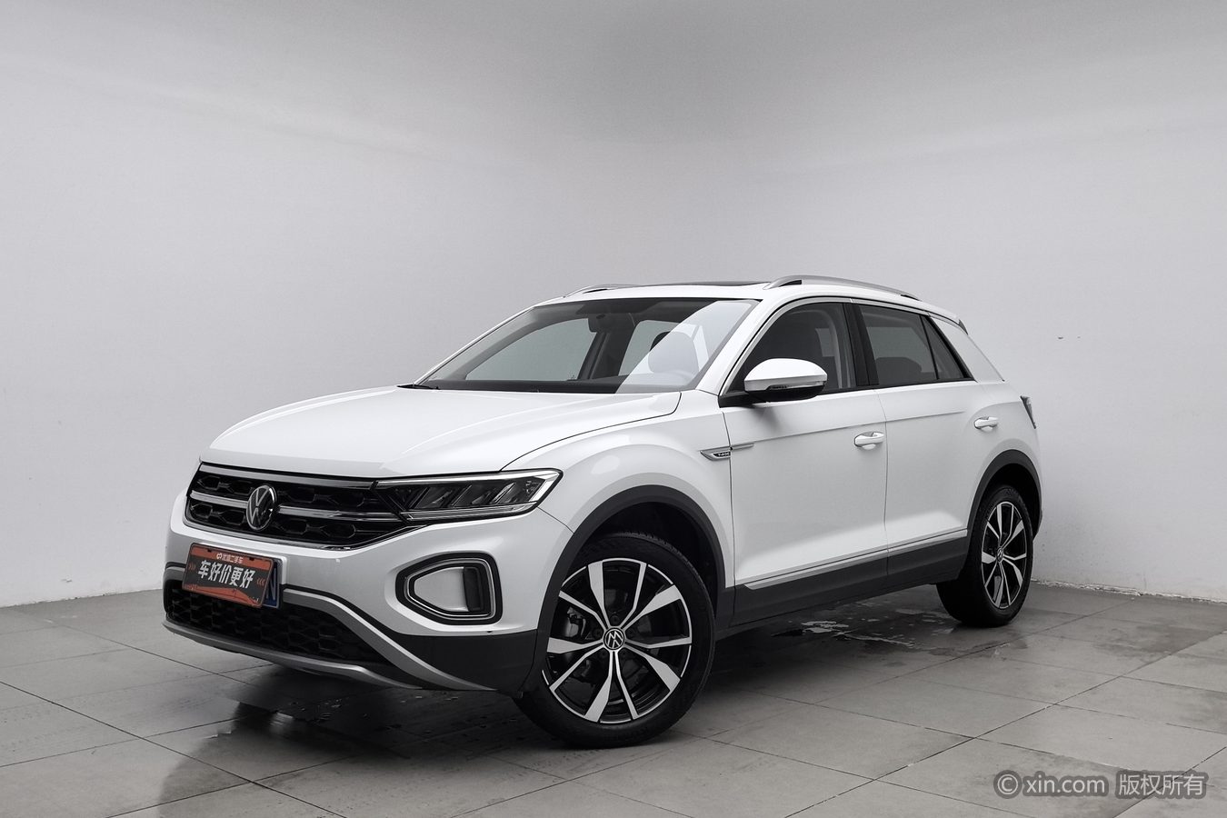 Volkswagen T-Roc 2025 car image #2