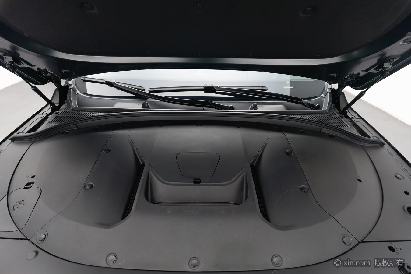2025 car image #18