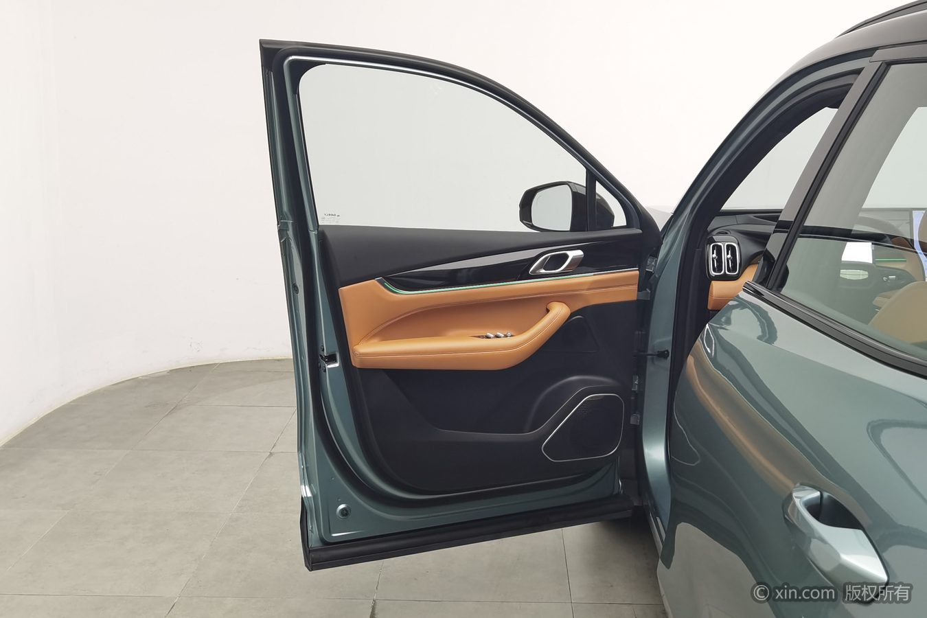 GEELY Boyue L 2025 car image #8