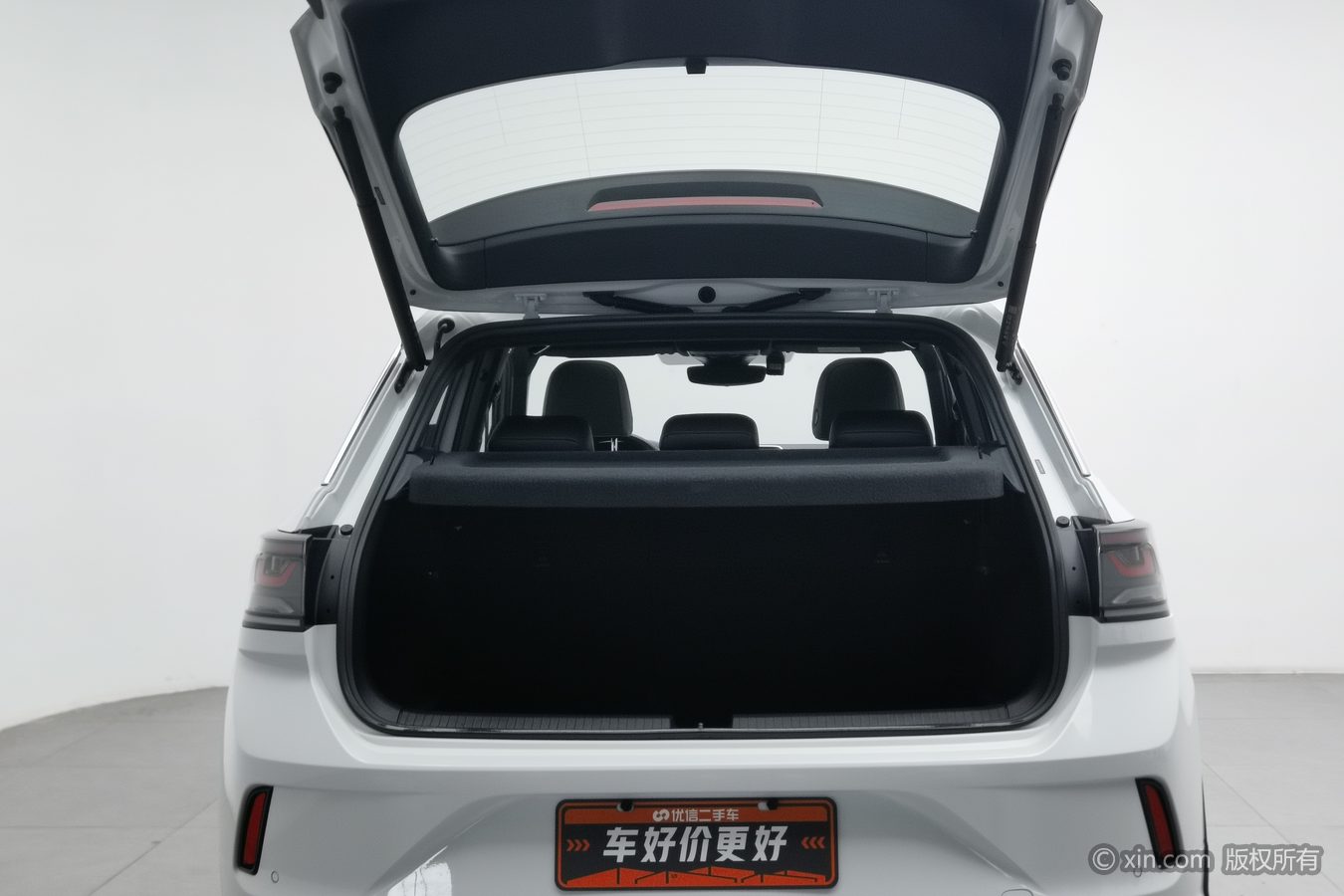Volkswagen T-Roc 2023 car image #17