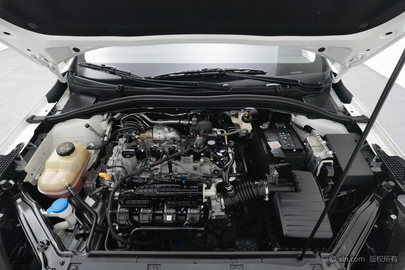 Roewe i5 2025 car image #18
