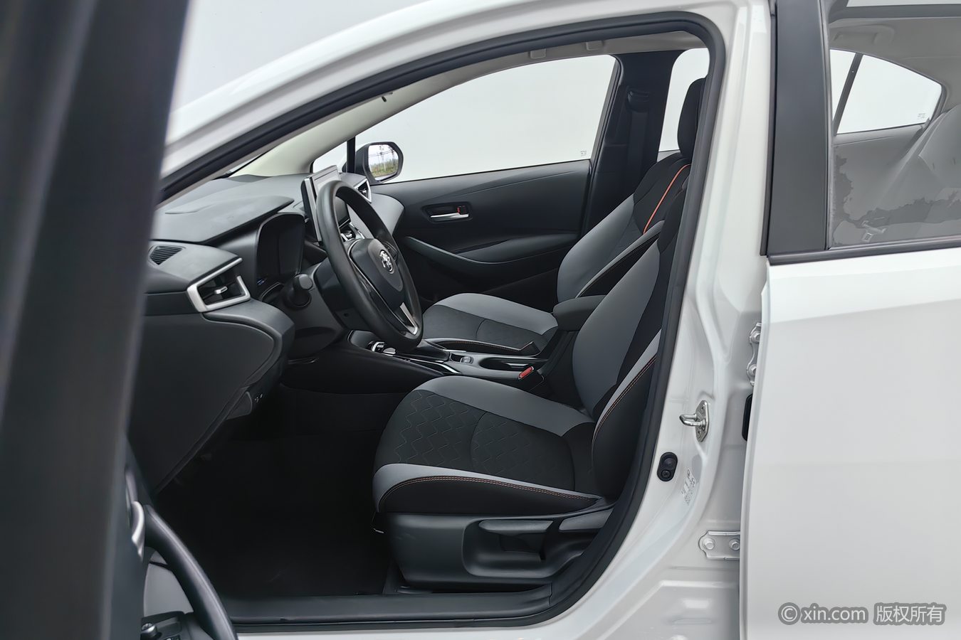 Toyota Corolla 2024 image de voiture #10