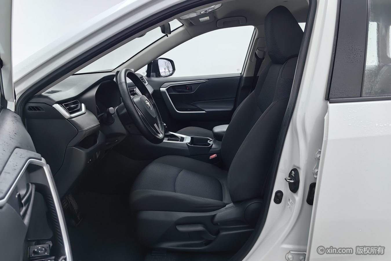 Toyota RAV4 2025 imagen de coche #10