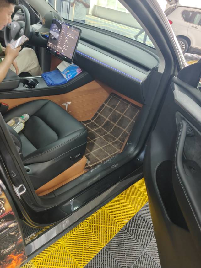 Tesla Model Y 2024 #6 Tesla Model Y 2024 car image #6