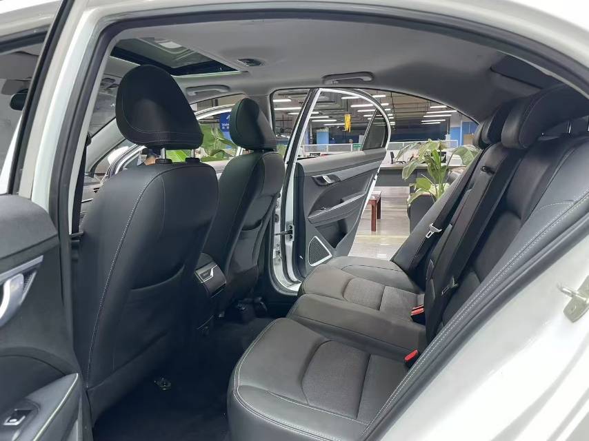 GEELY Emgrand 2020 car image #8