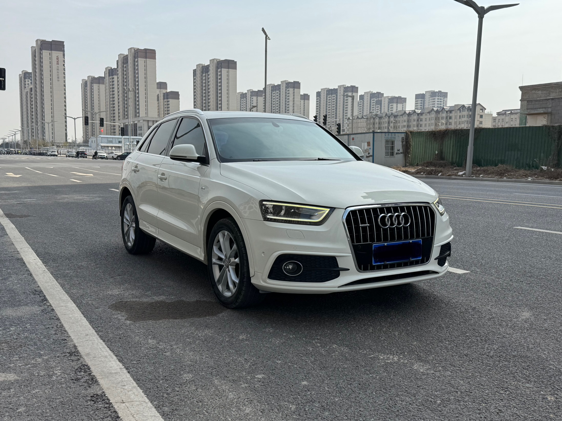Audi Q3 2013 car image #3