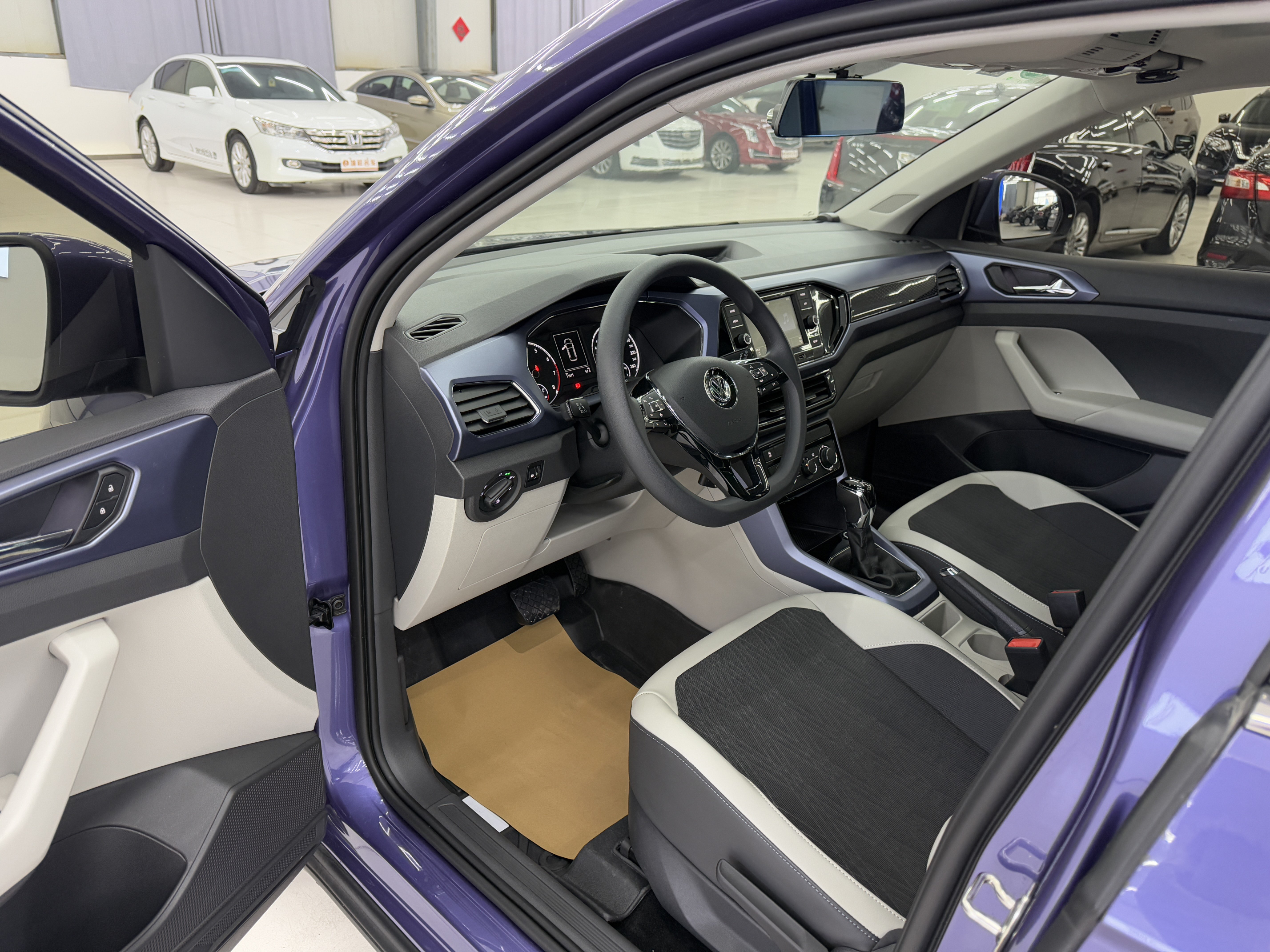 Volkswagen T-Cross 2020 #6 Volkswagen T-Cross 2020 car image #6