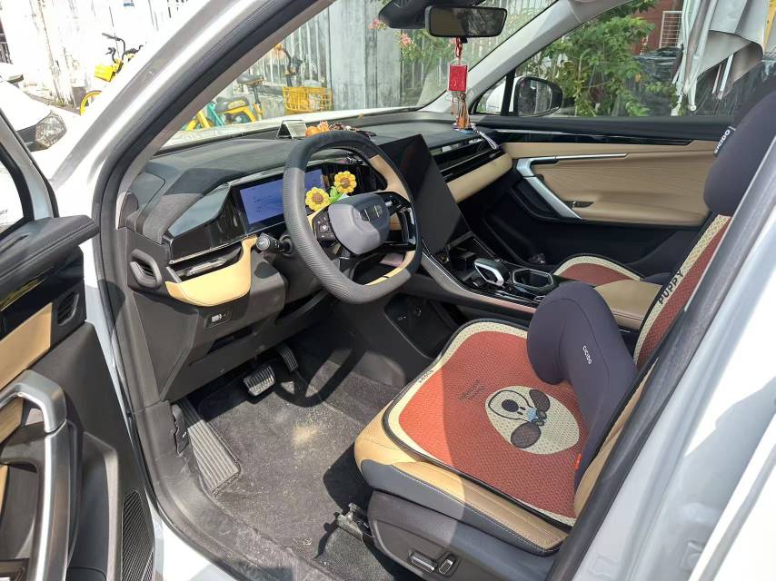 GEELY Boyue L 2024 car image #2