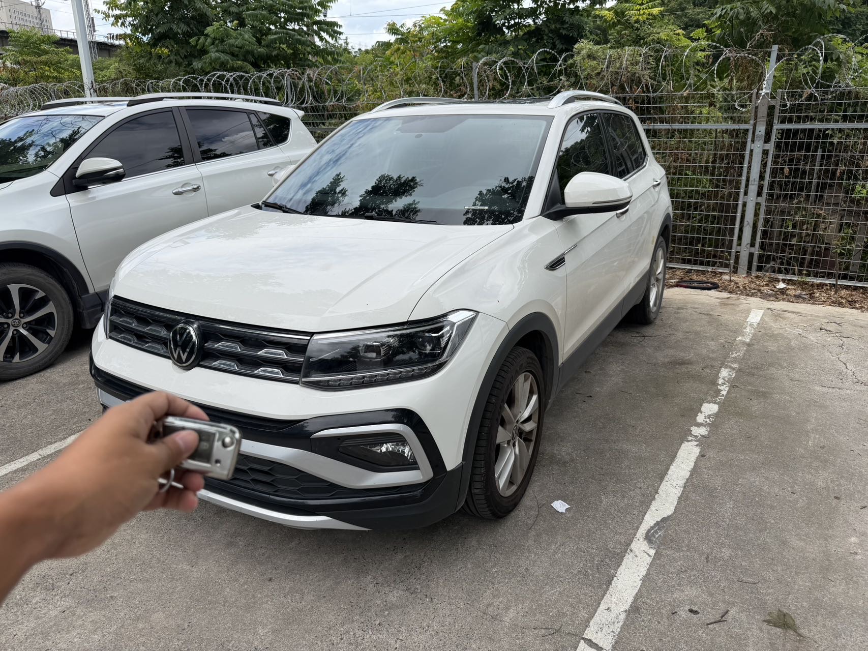 Volkswagen T-Cross 2021 car image 