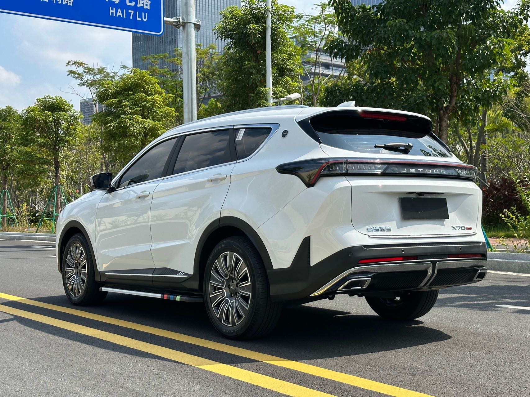 Jetour X70 PLUS 2024 car image #3