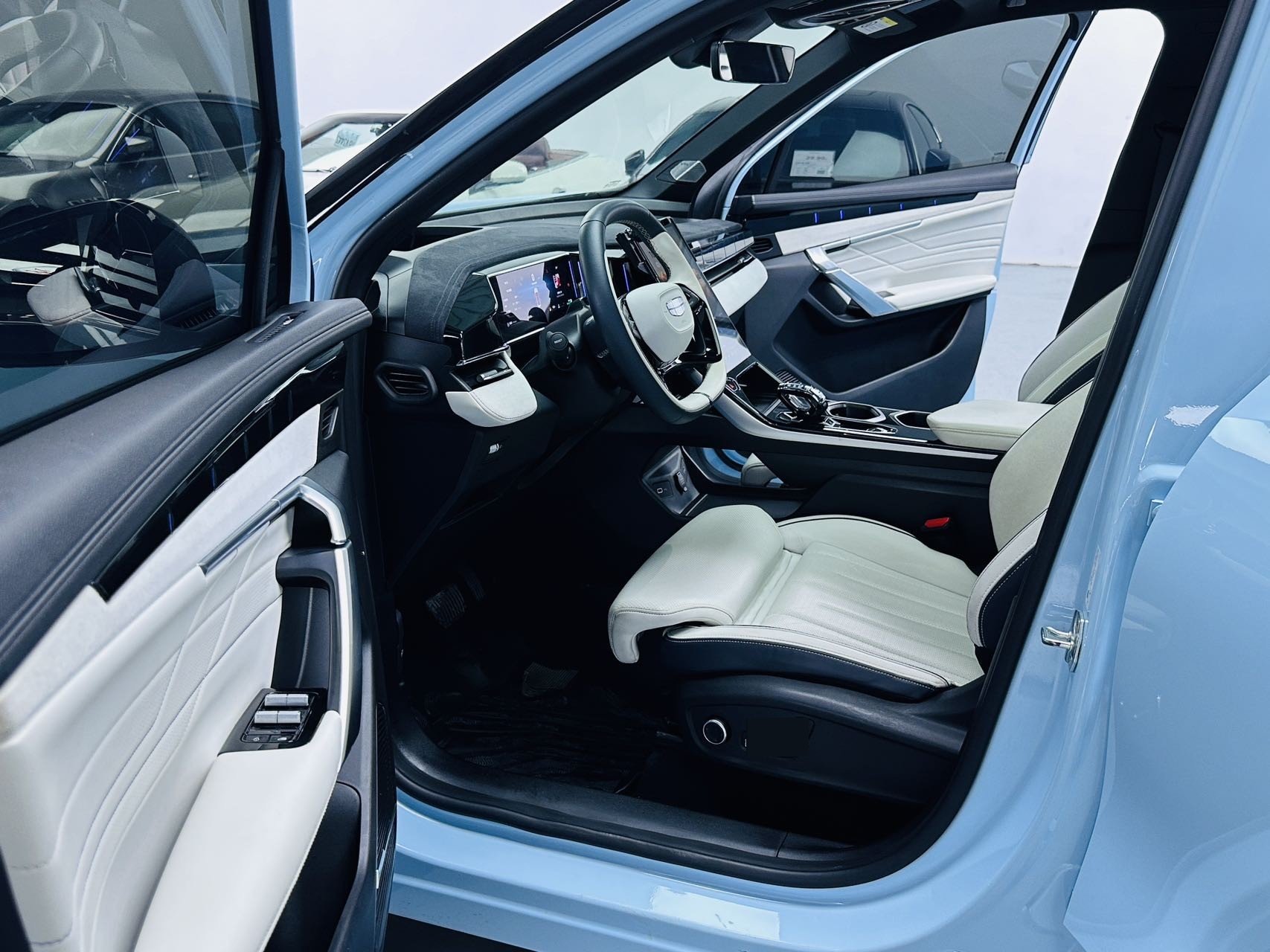 GEELY Boyue L 2023 car image #4