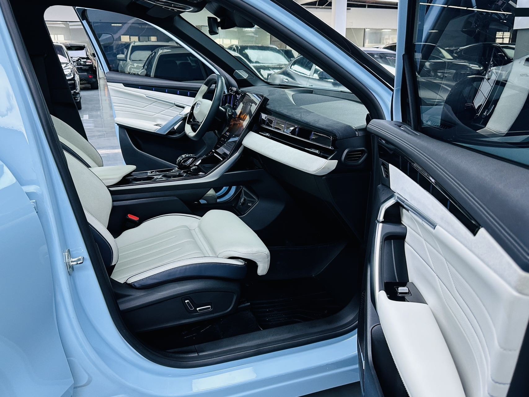 GEELY Boyue L 2023 car image #6
