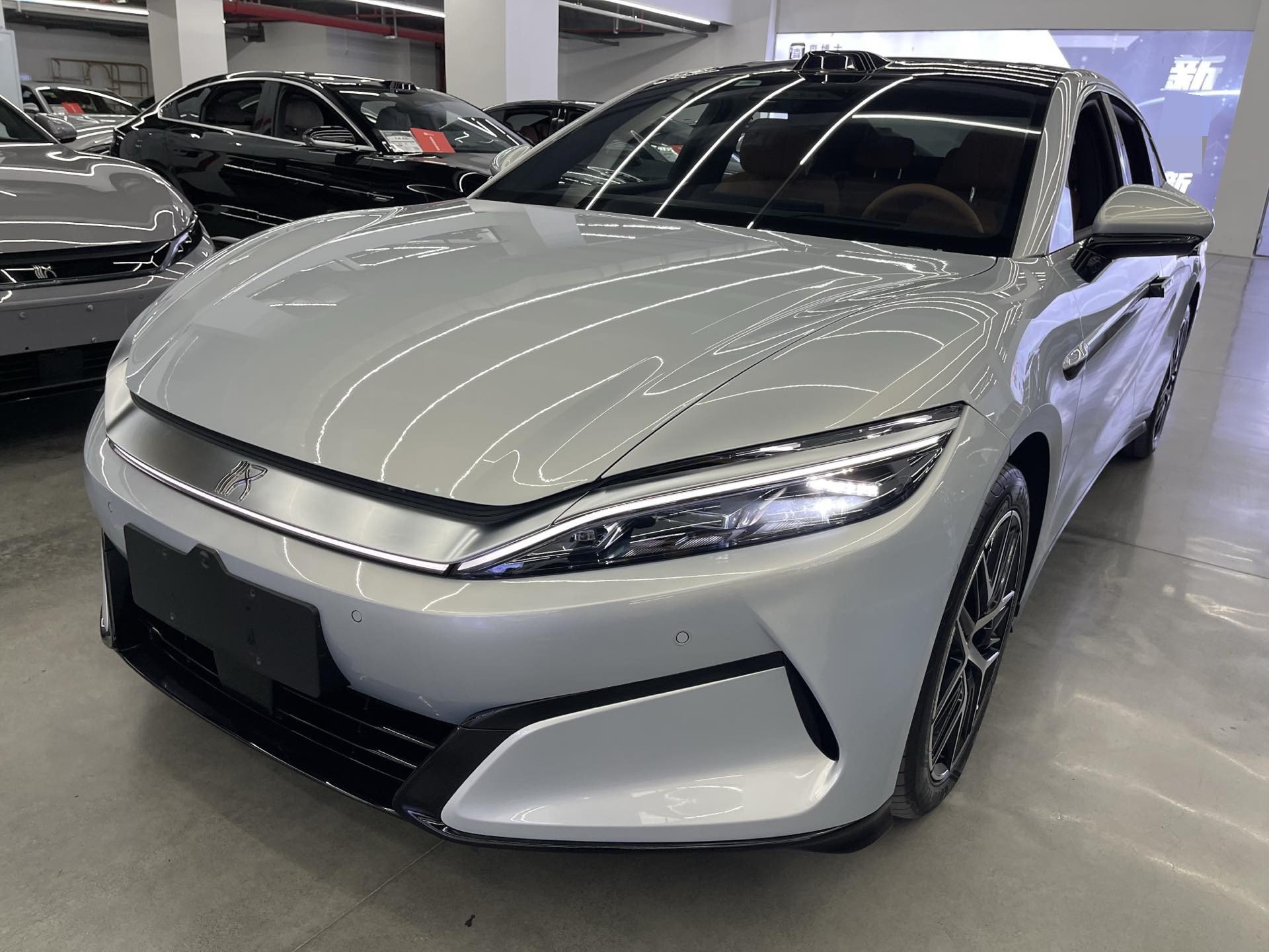 BYD HanL 2025 BYD HanL 2025 car image