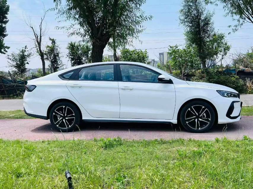 GEELY Binray 2026 car image #4