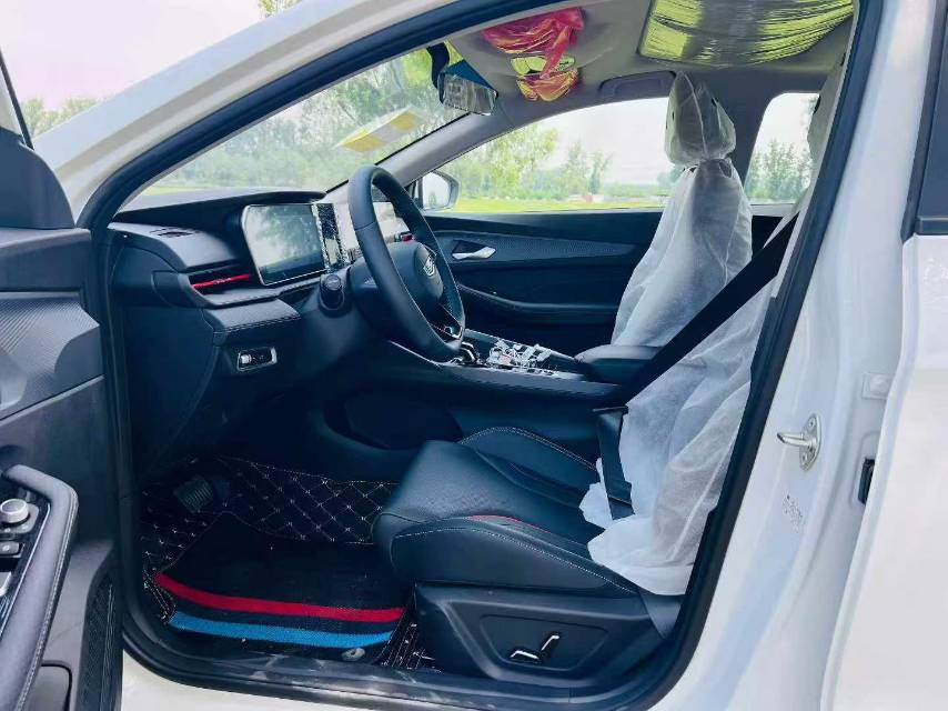 GEELY Binray 2026 car image #9