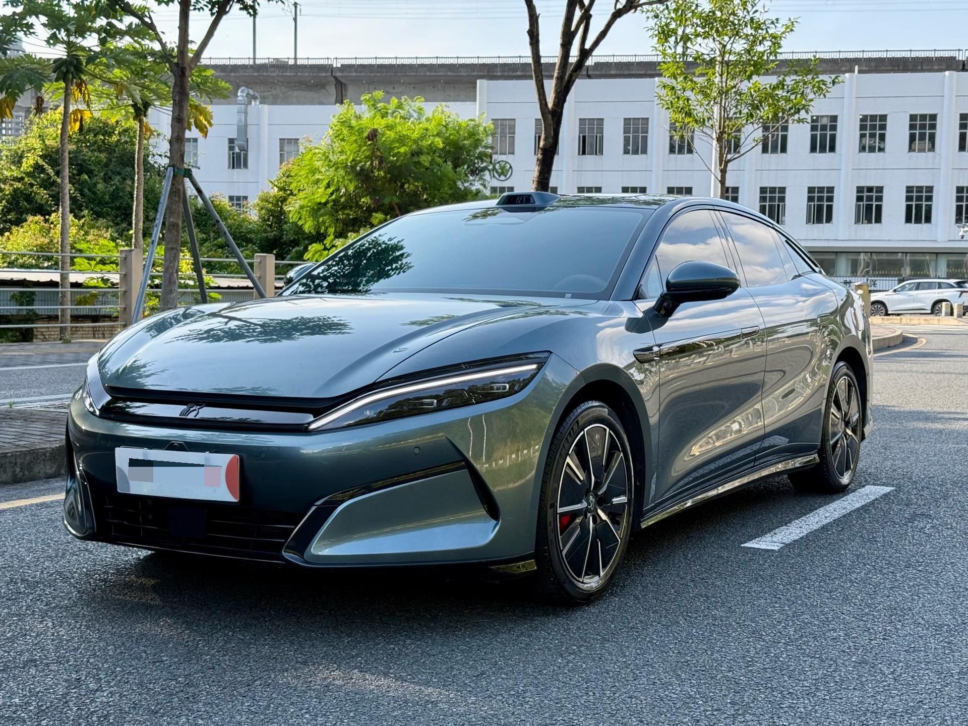 BYD HanL 2025 BYD HanL 2025 car image