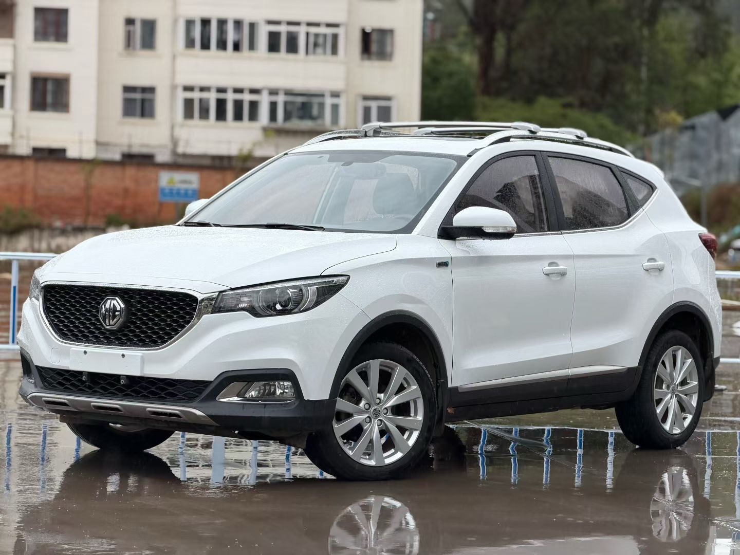 MG ZS 2017 MG ZS 2017 car image
