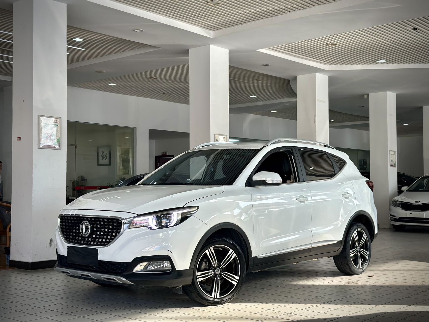 MG ZS 2018 car image 