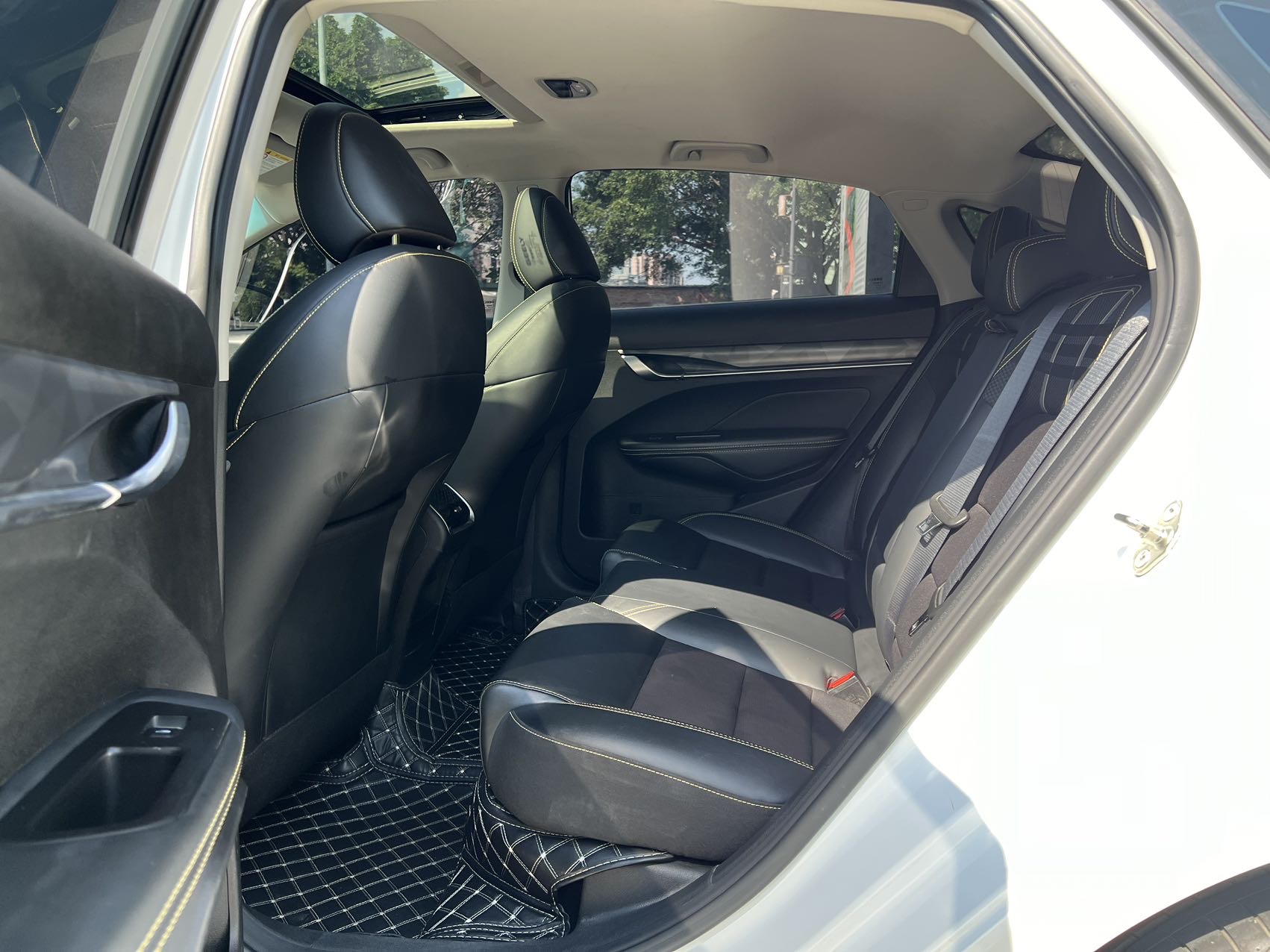 GEELY Binray 2021 car image #6