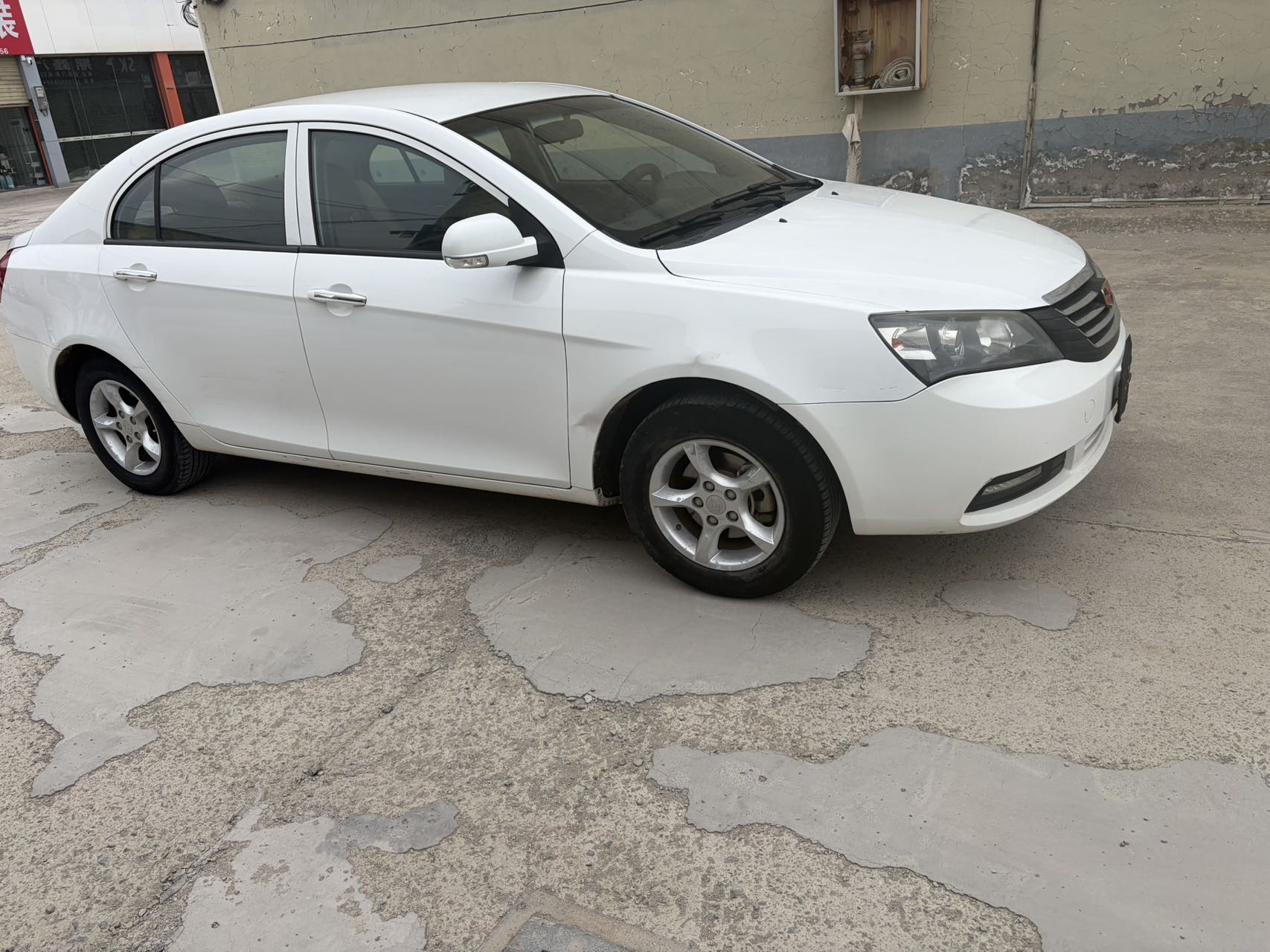 GEELY Emgrand 2014 صورة سيارة #3