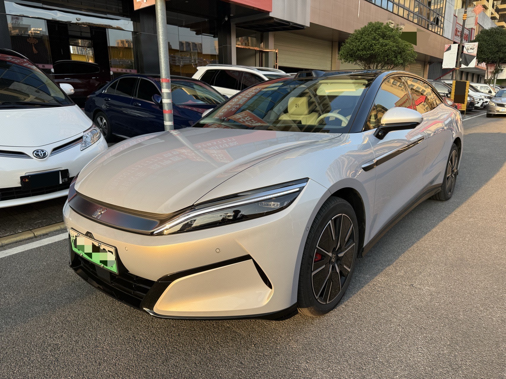 BYD HanL 2025 BYD HanL 2025 car image