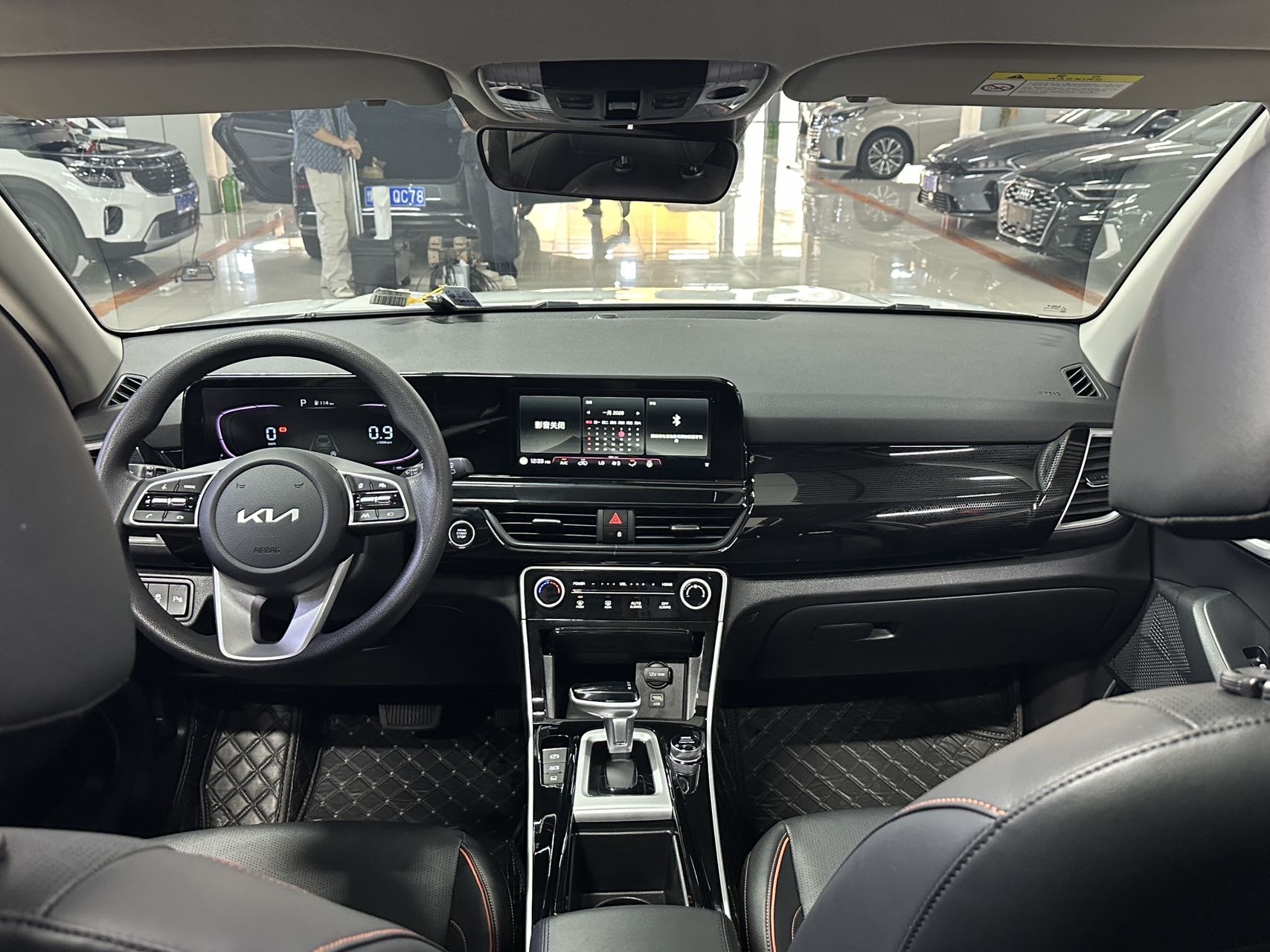 Kia Seltos 2025 #8 Kia Seltos 2025 изображение автомобиля #8