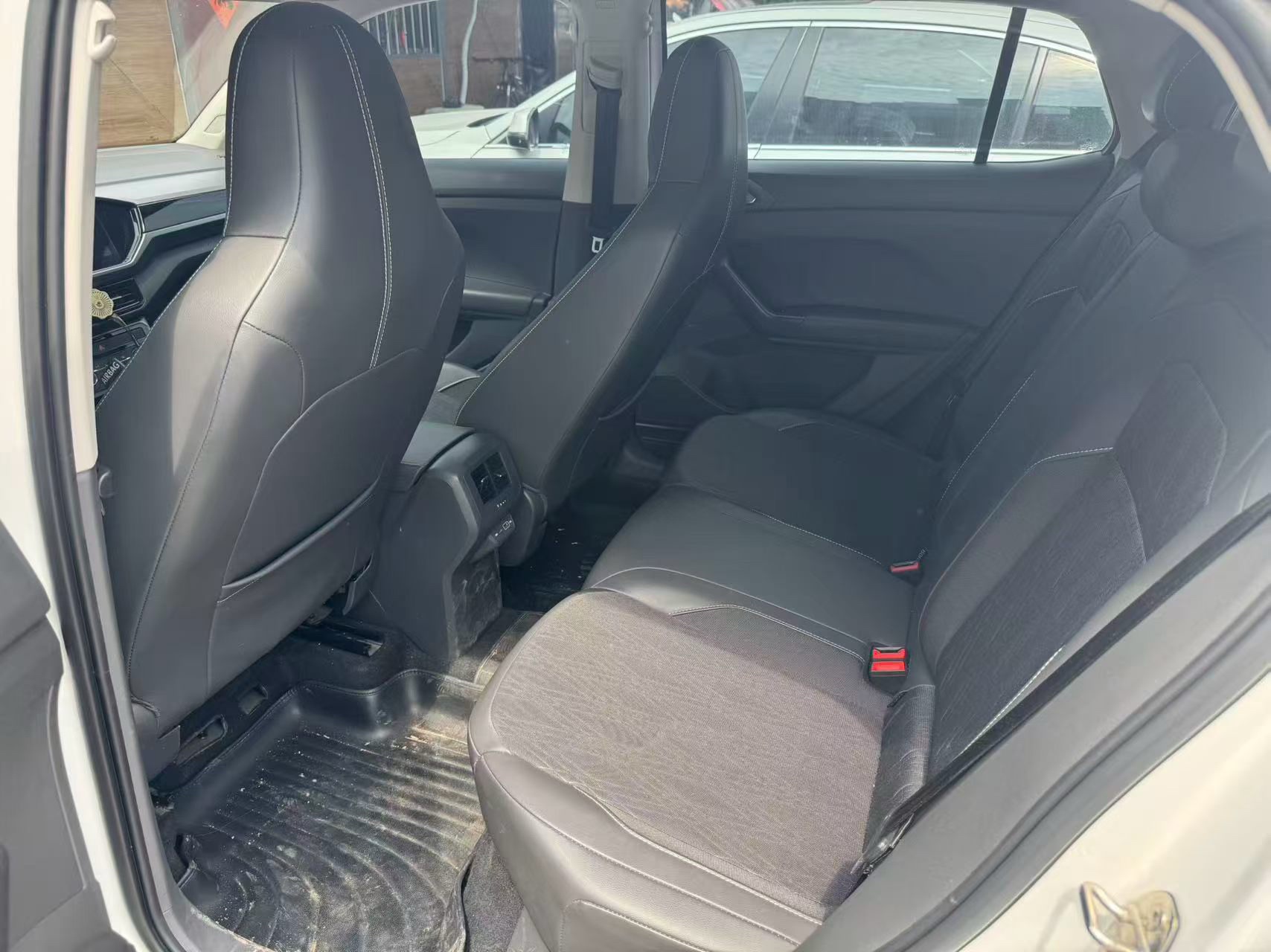 Volkswagen T-Cross 2021 #4 Volkswagen T-Cross 2021 car image #4