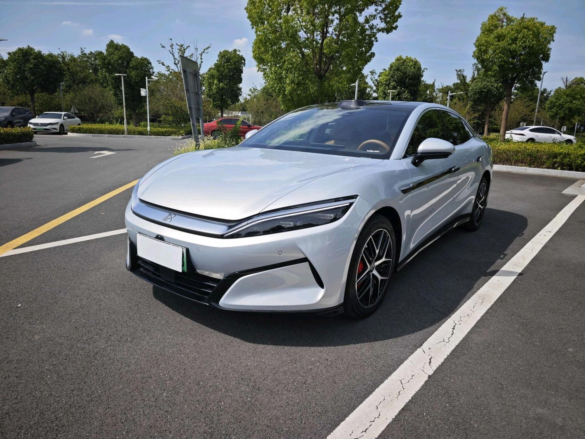 BYD HanL 2025 BYD HanL 2025 car image