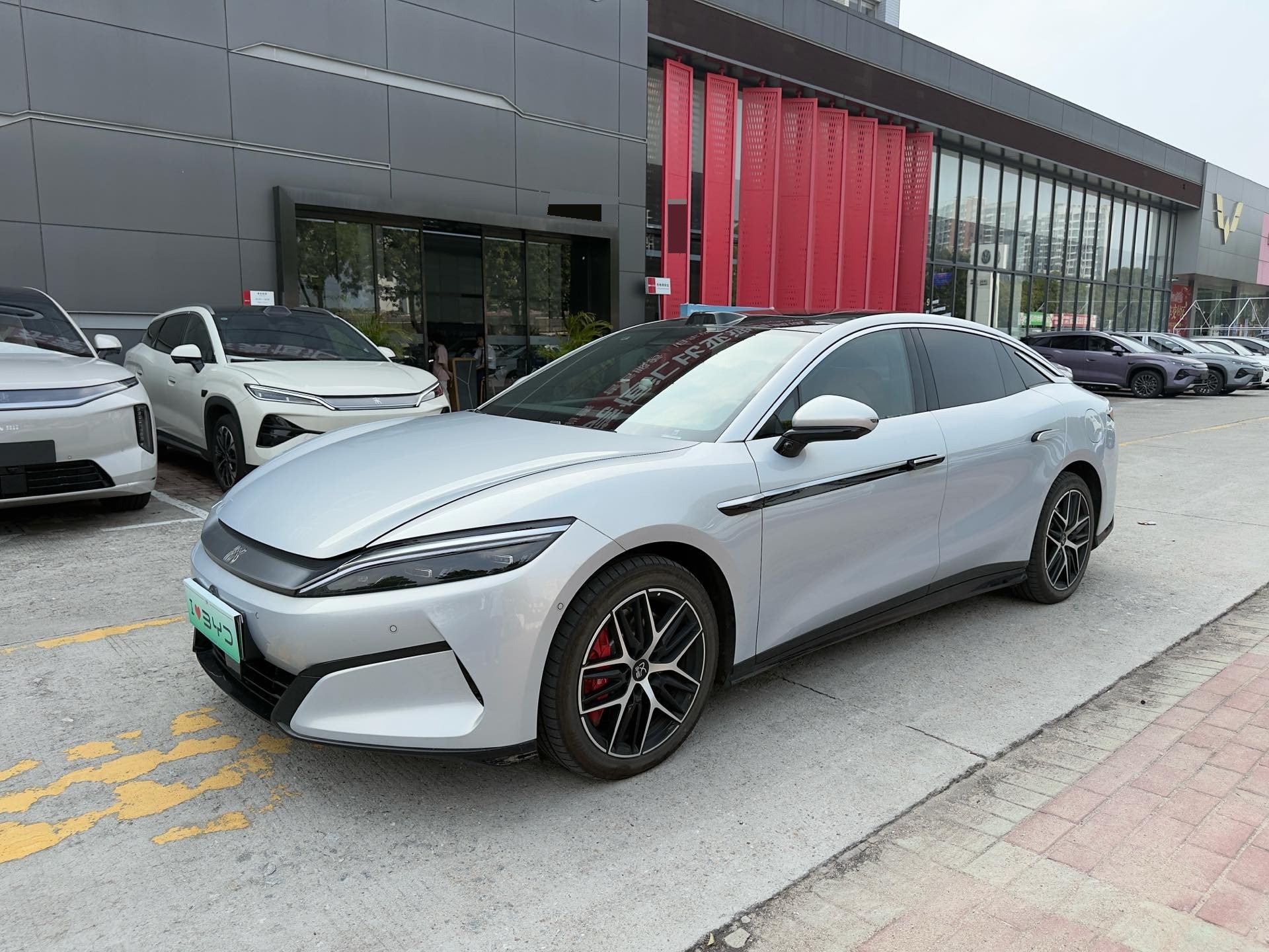 BYD HanL 2025 BYD HanL 2025 car image