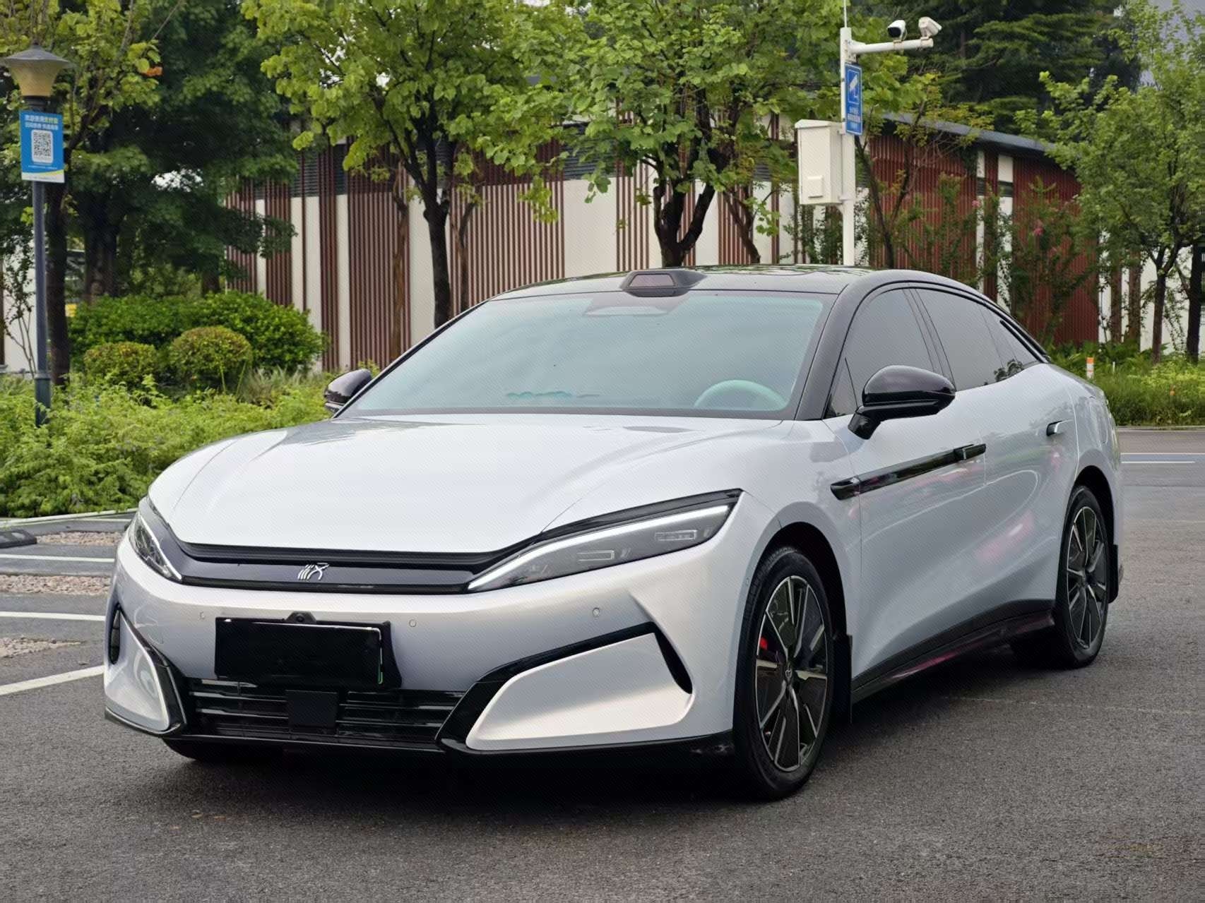 BYD HanL 2025 BYD HanL 2025 car image