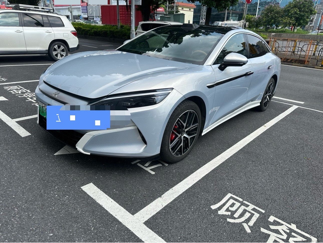 BYD HanL 2025 BYD HanL 2025 car image